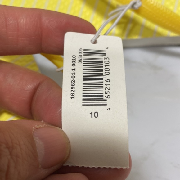 Gap yellow flip flops size 10 - Picture 6 of 6